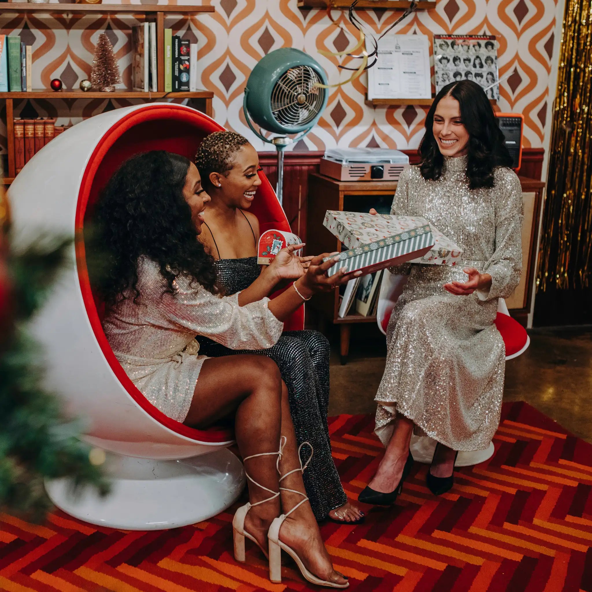 How Much Should You Spend on a Friend’s Christmas Gift?
