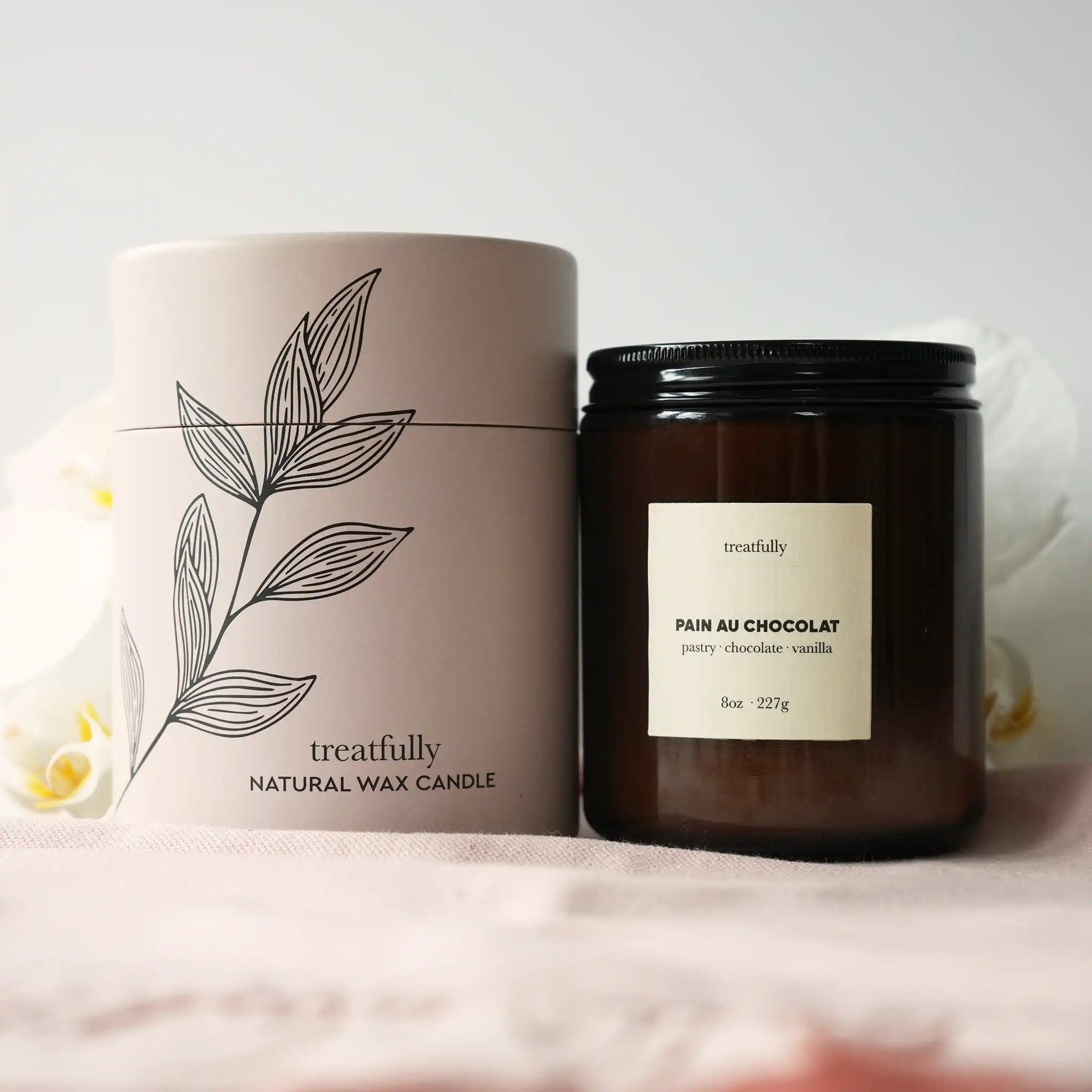 Chocolate Croissant scented candle for a gift with an engraved lid