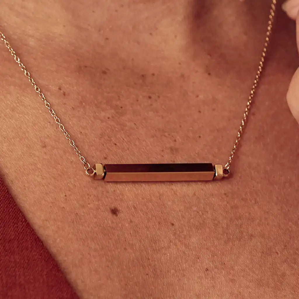 Engraved Spinning Bar Necklace (Gold)