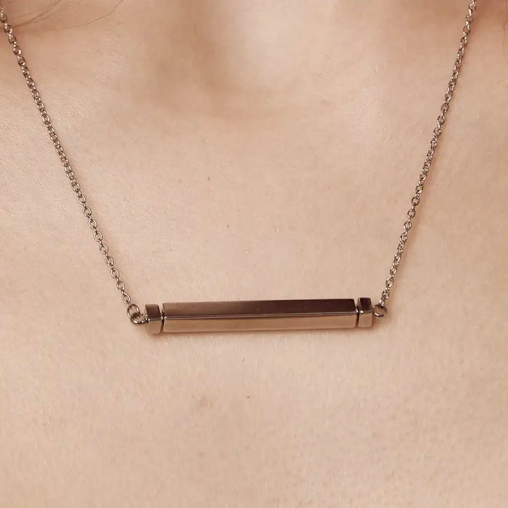 Engraved Spinning Bar Necklace (Silver)