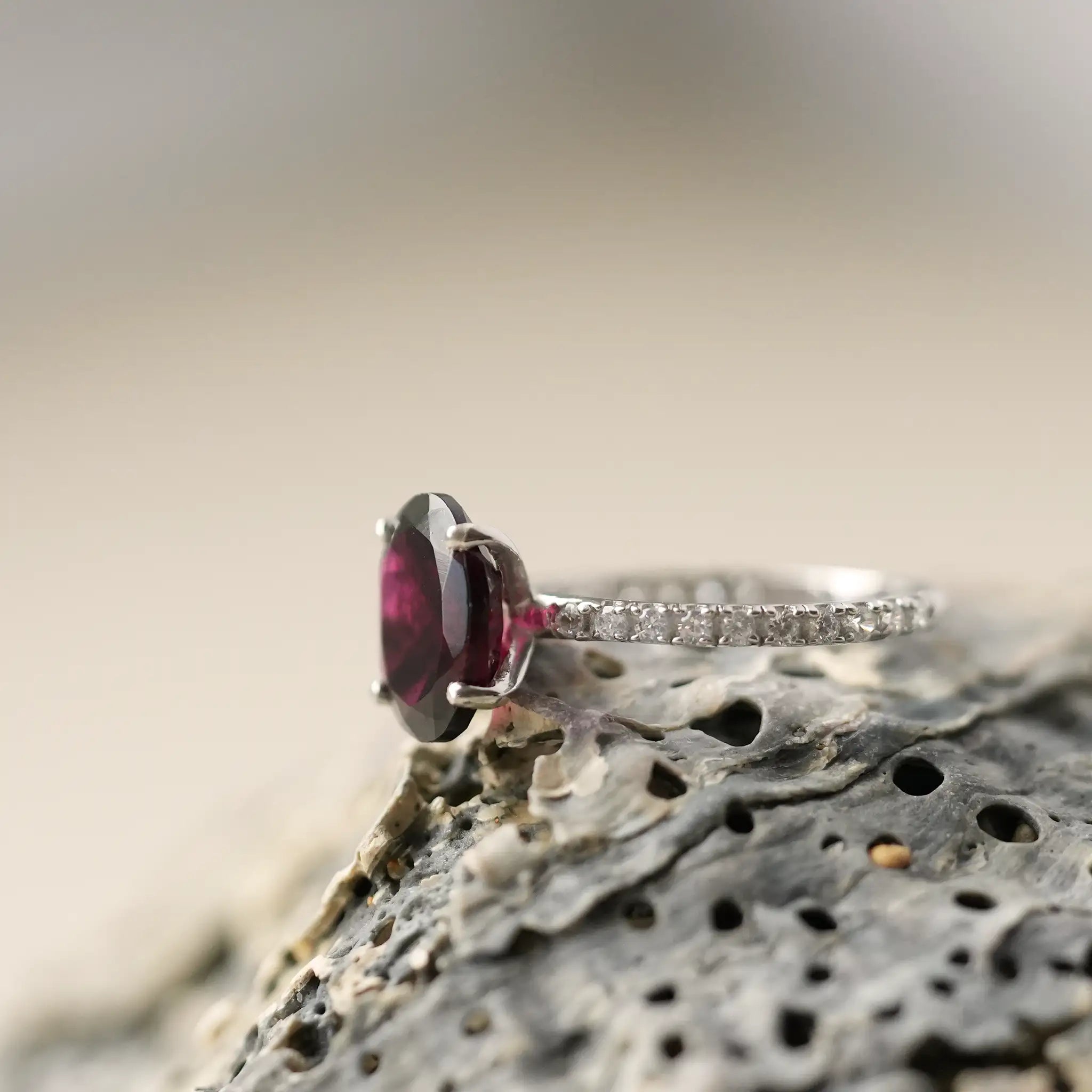 garnet rings uk